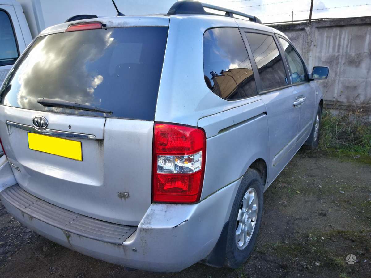 Kia Carnival по частям