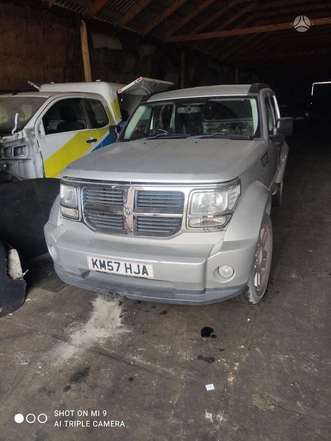 Dodge Nitro dalimis