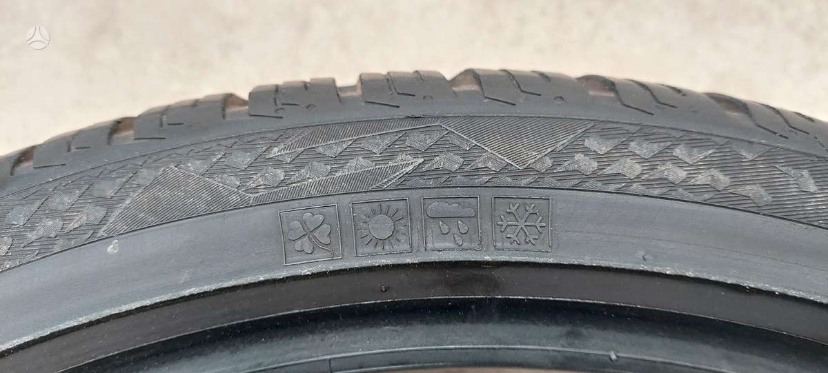 Vredestein, всесезонные 235/35 R19