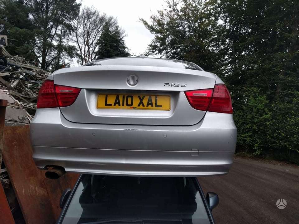 BMW 3 serija dalimis