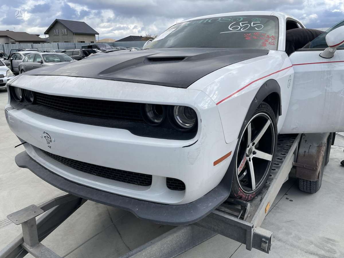 Dodge Challenger по частям