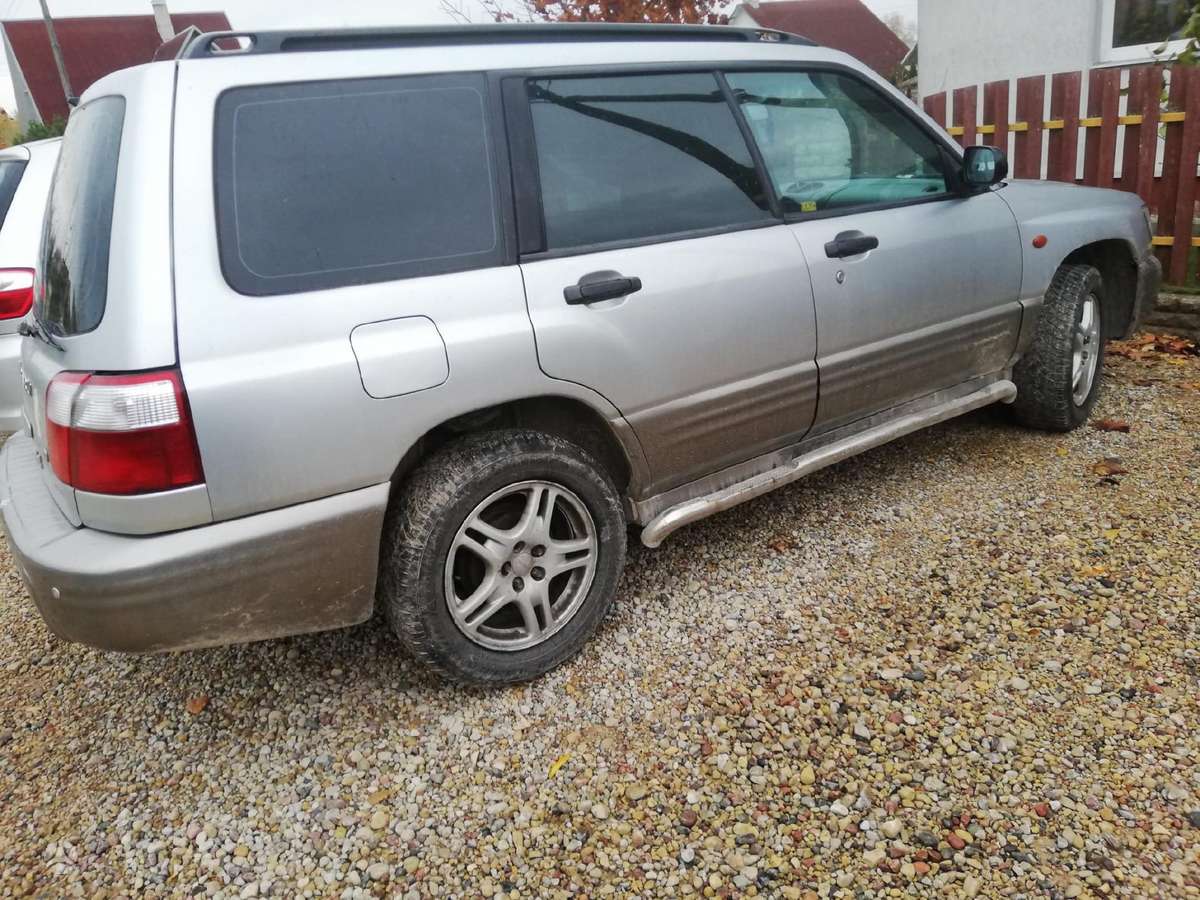 Subaru Forester, 2.0 l., off-road / crossover