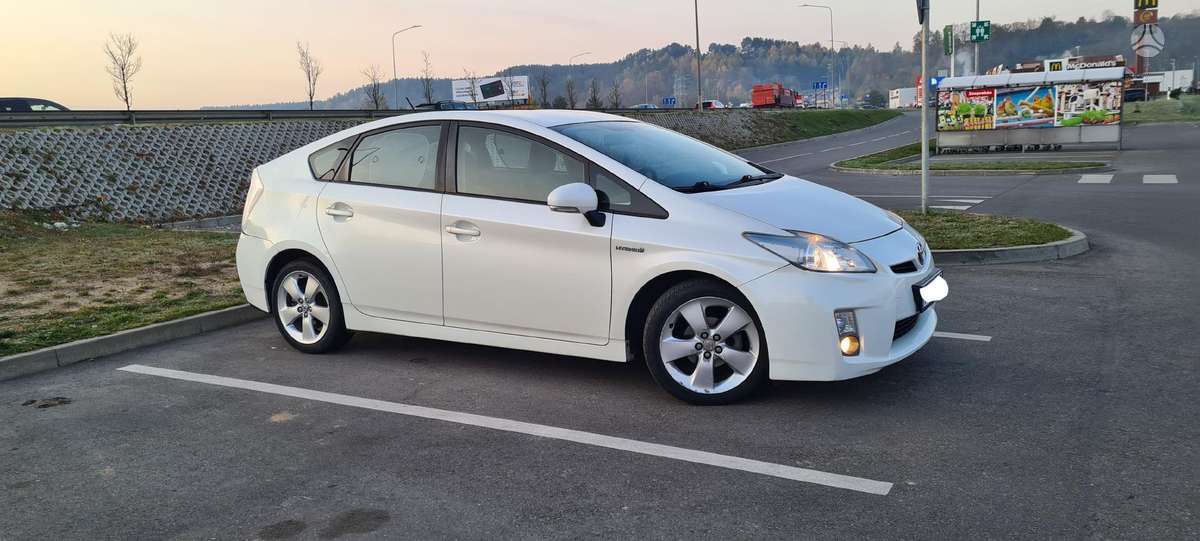 Toyota Prius, 1.8 l., sedanas