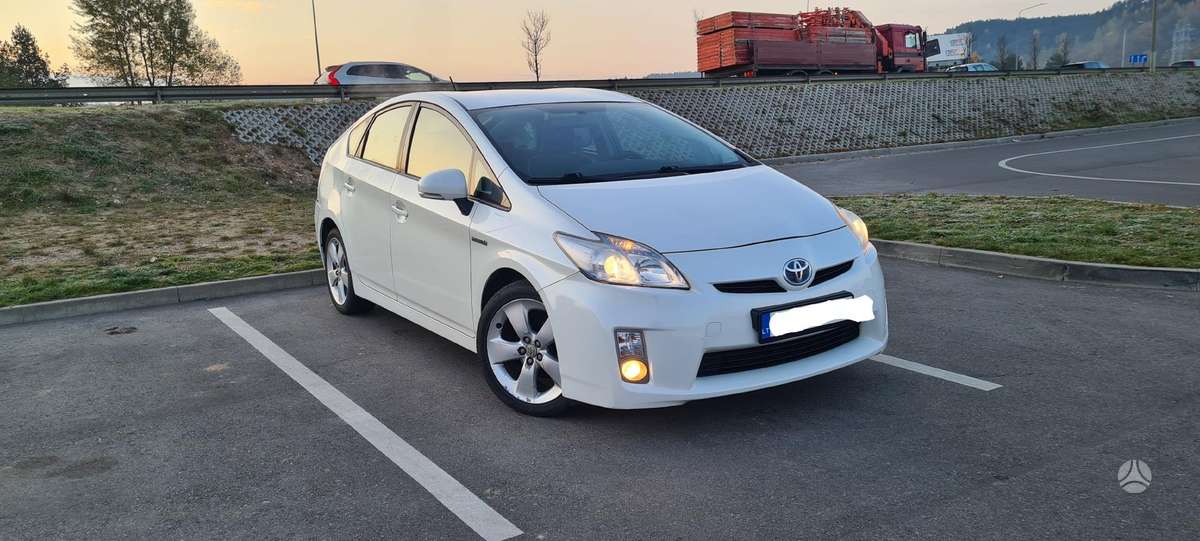 Toyota Prius, 1.8 l., sedanas