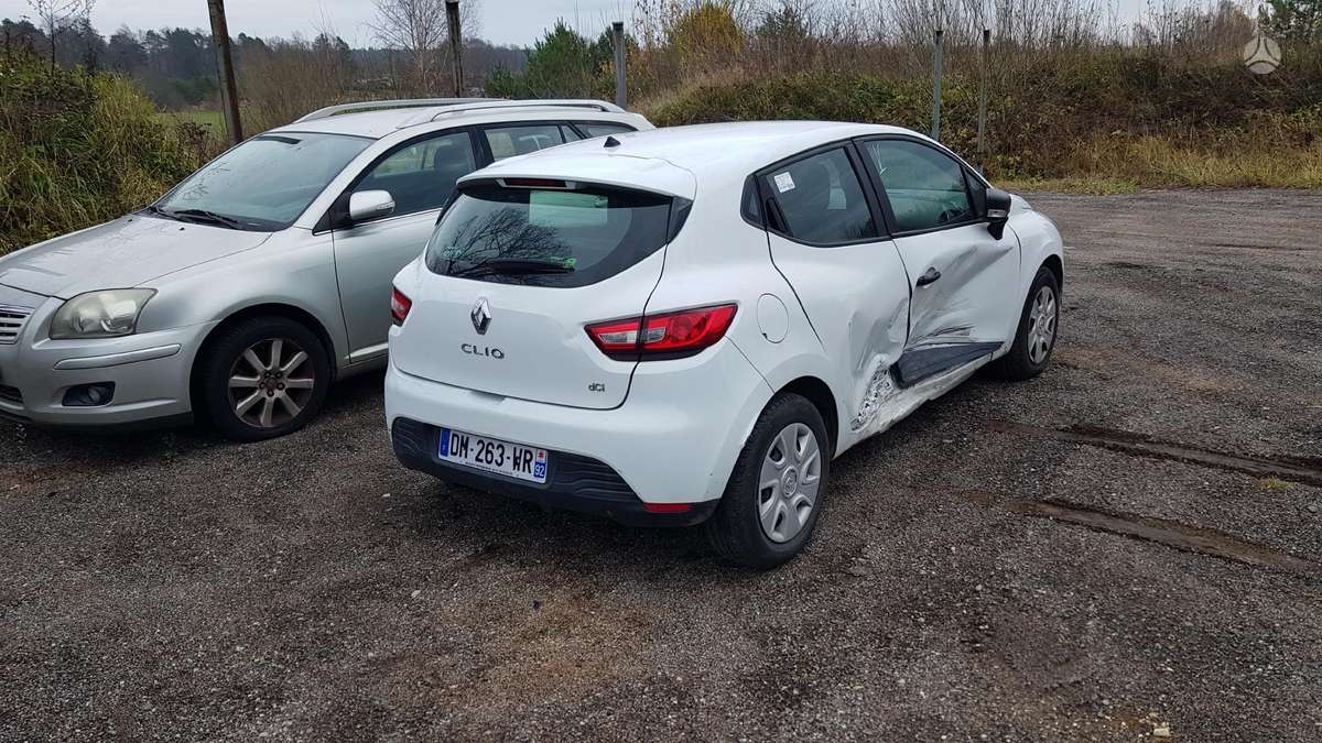 Renault Clio по частям