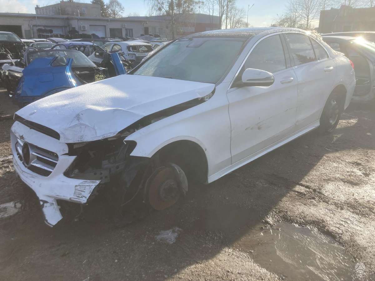 Mercedes-Benz C klasė по частям
