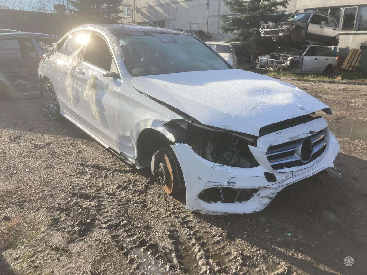 Mercedes-Benz C klasė dalimis