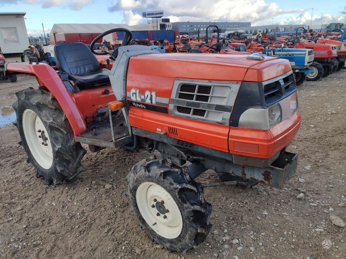 Kubota VISI MODELIAI, tractors