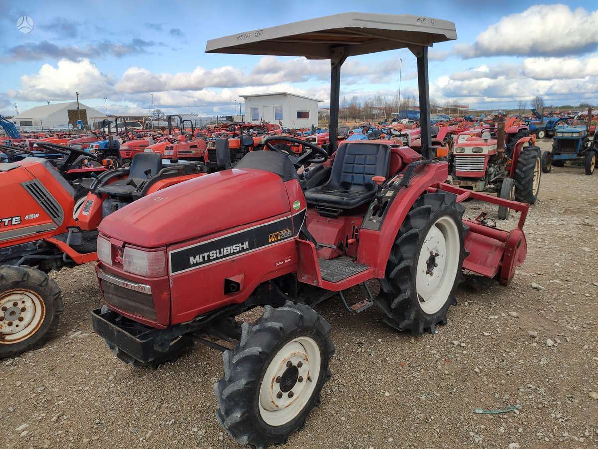 Kubota VISI MODELIAI, tractors