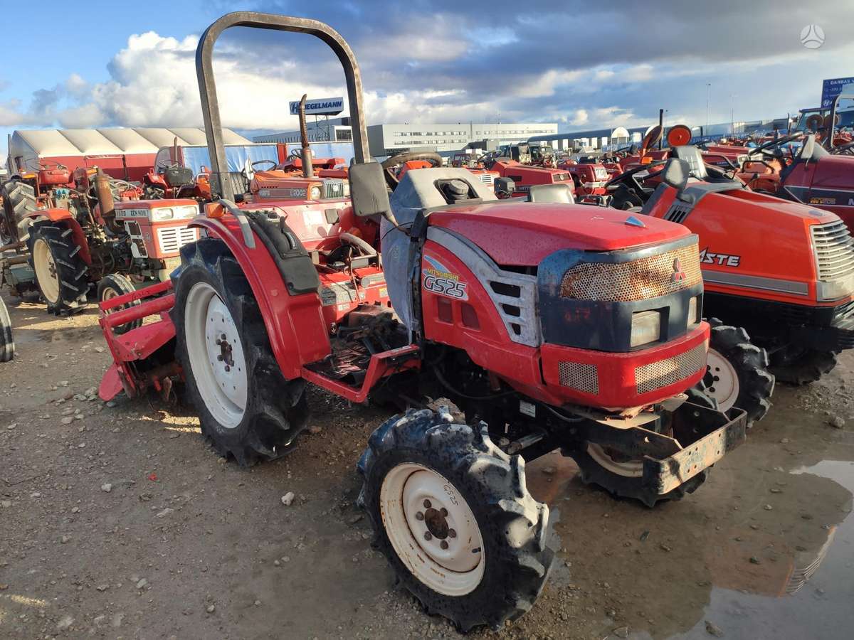 Kubota VISI MODELIAI, тракторы