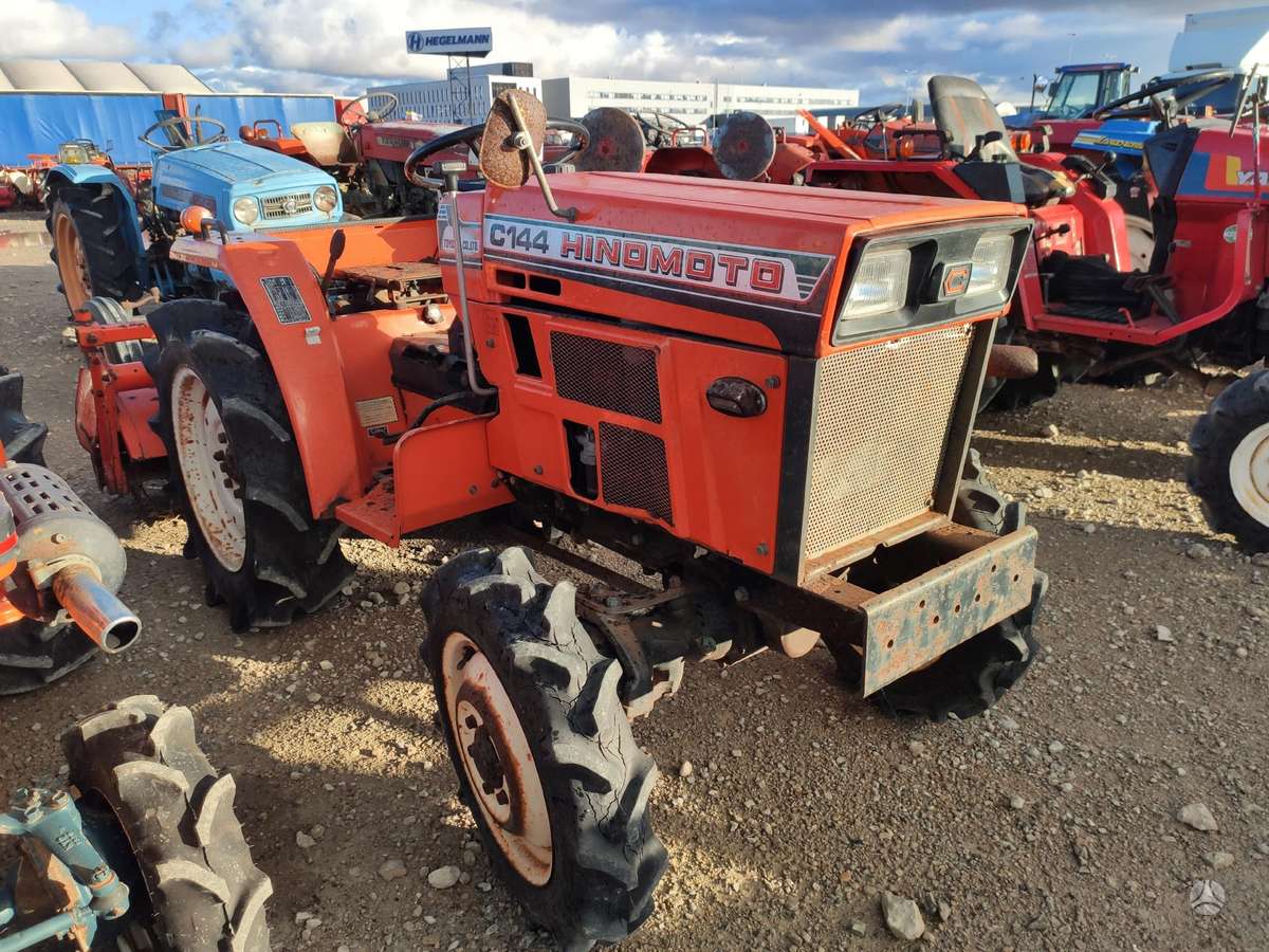 Kubota VISI MODELIAI, tractors
