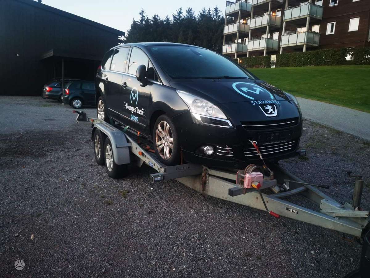 Peugeot 5008 for parts
