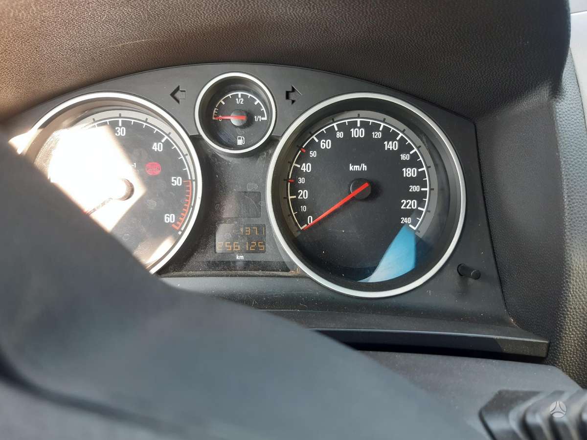 Opel Zafira rezerves daļās