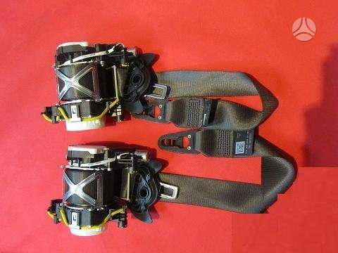Porsche 911 seat belts