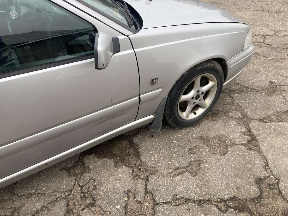 Volvo V70 dalimis