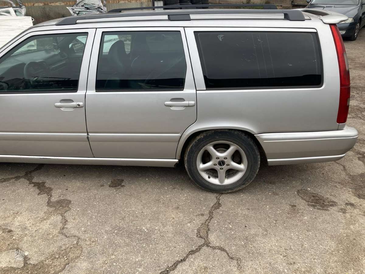 Volvo V70 dalimis