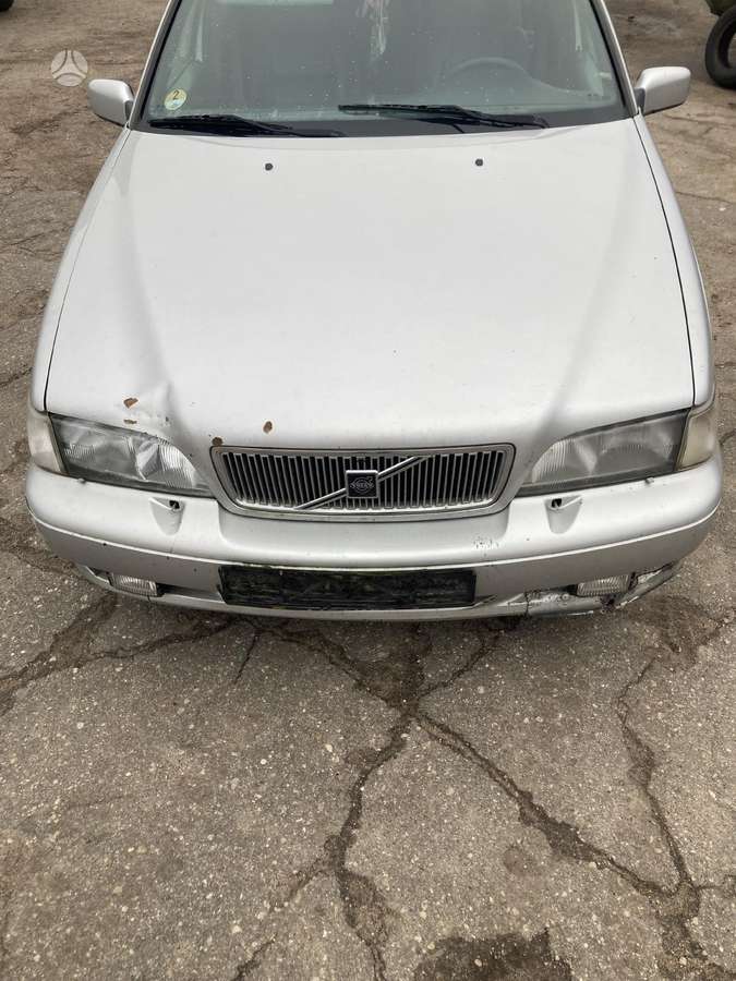 Volvo V70 for parts