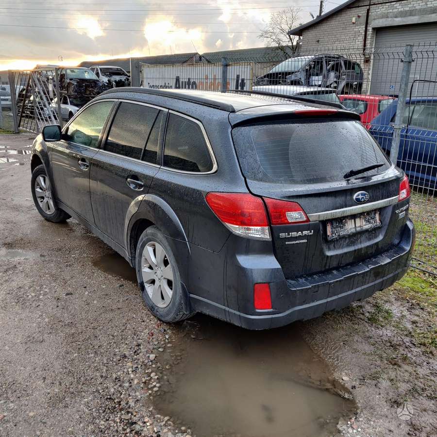 Subaru Outback dalimis. Dirbame nuo 9h iki 18h