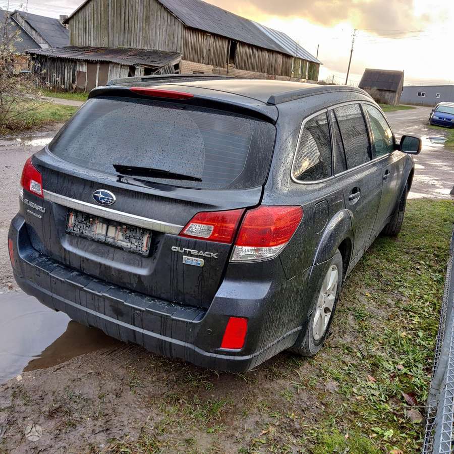 Subaru Outback dalimis. Dirbame nuo 9h iki 18h