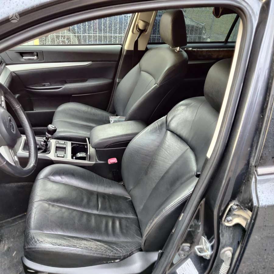 Subaru Outback dalimis. Dirbame nuo 9h iki 18h