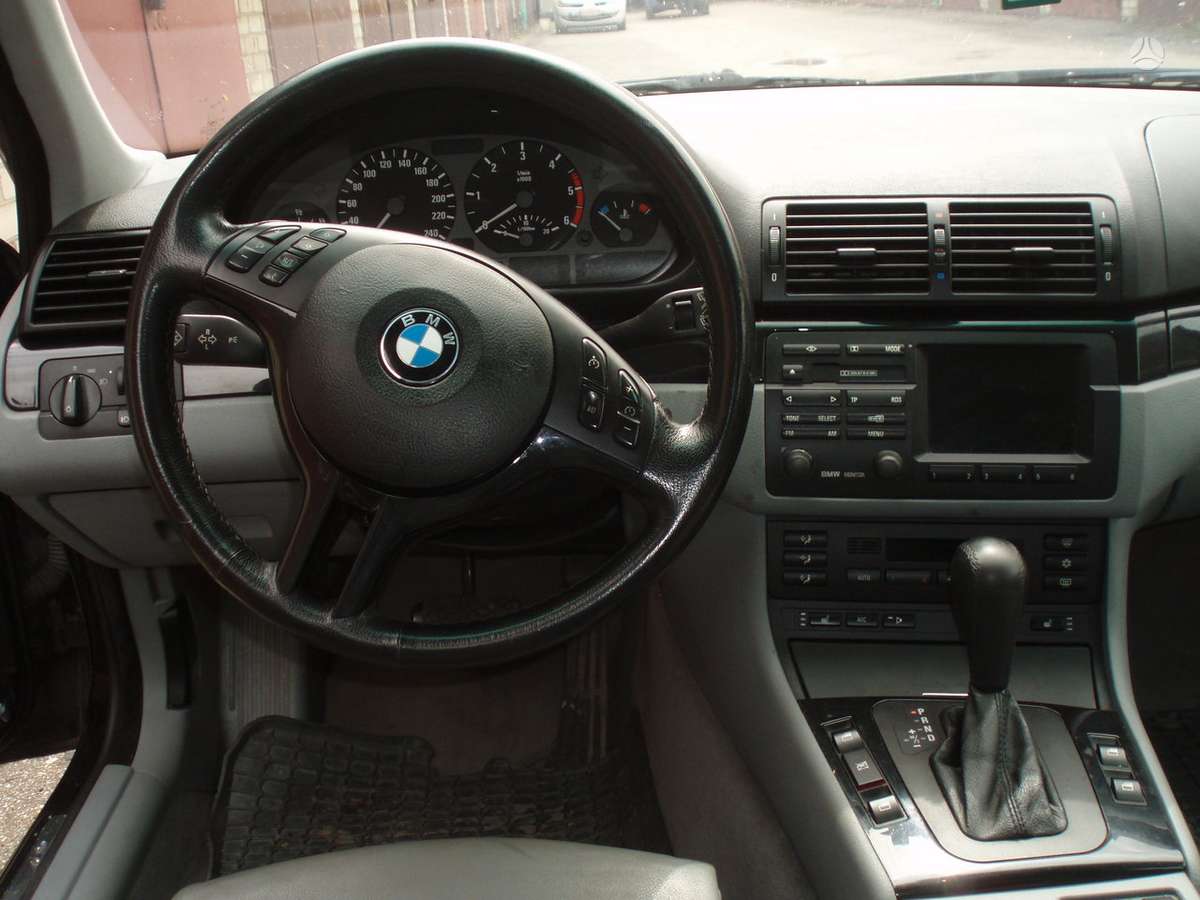 BMW 330 dalimis