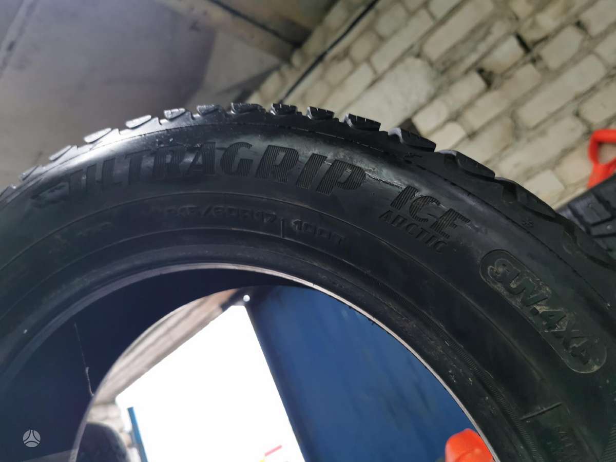 Goodyear ULTRAGRIP ICE ARTIC, winter 215/60 R17