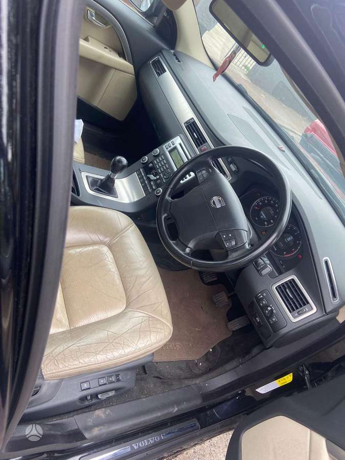 Volvo S80 dalimis. Dalimis