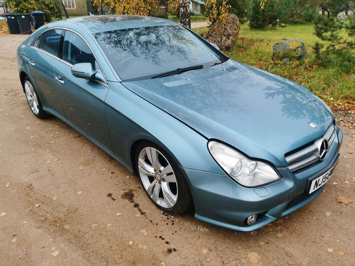 Mercedes-Benz CLS320 dalimis