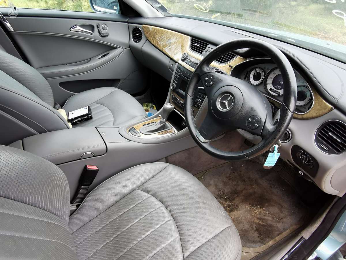 Mercedes-Benz CLS320 dalimis