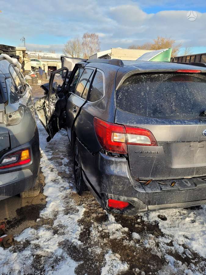 Subaru Outback dalimis