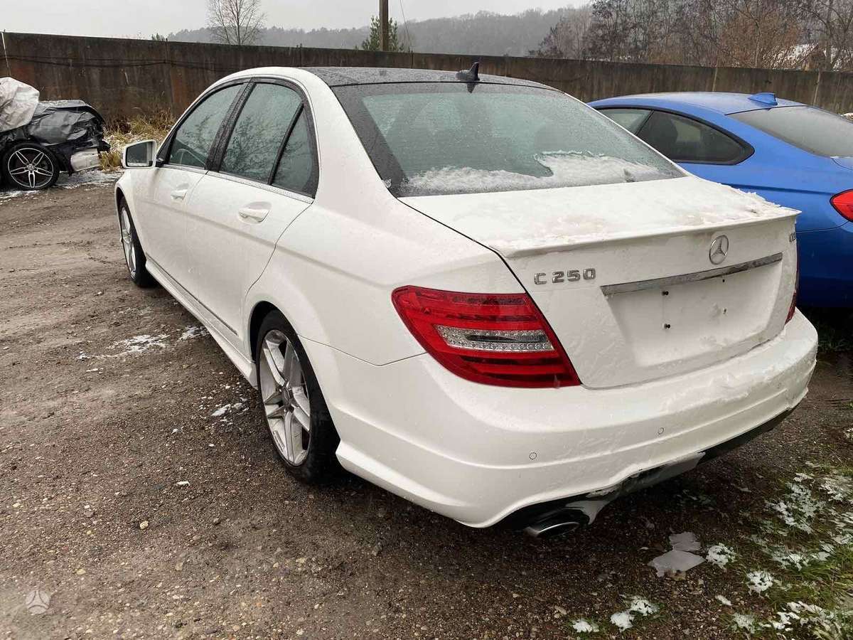 Mercedes-Benz C klasė dalimis