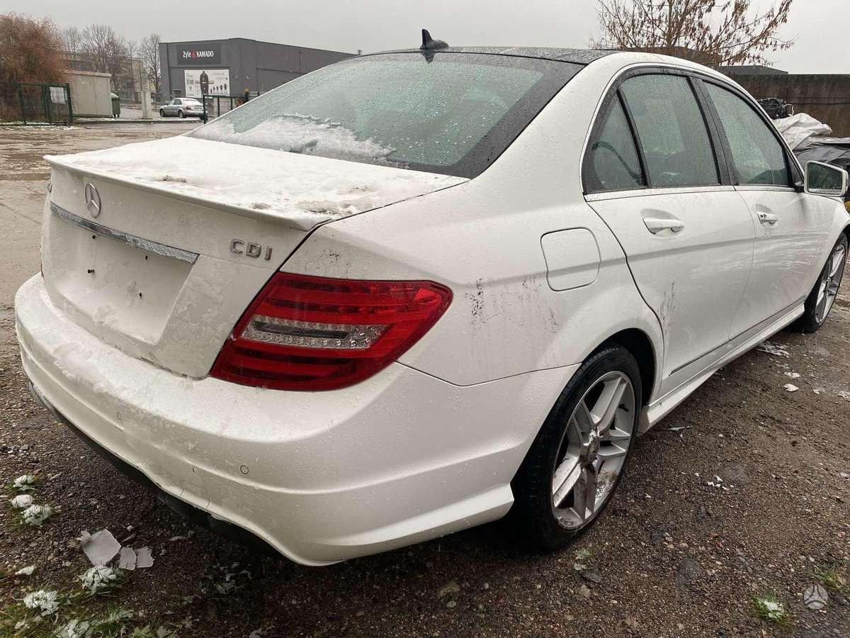 Mercedes-Benz C klasė dalimis