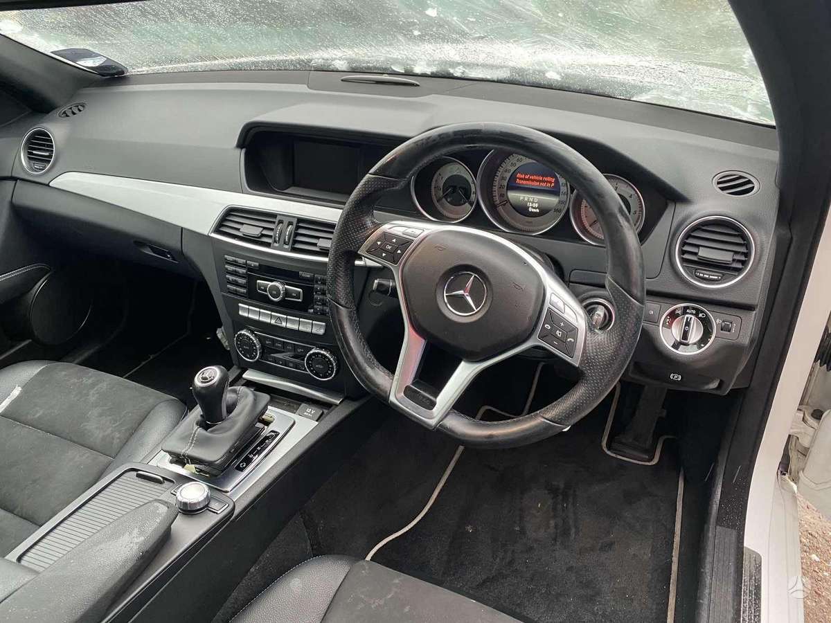 Mercedes-Benz C klasė dalimis