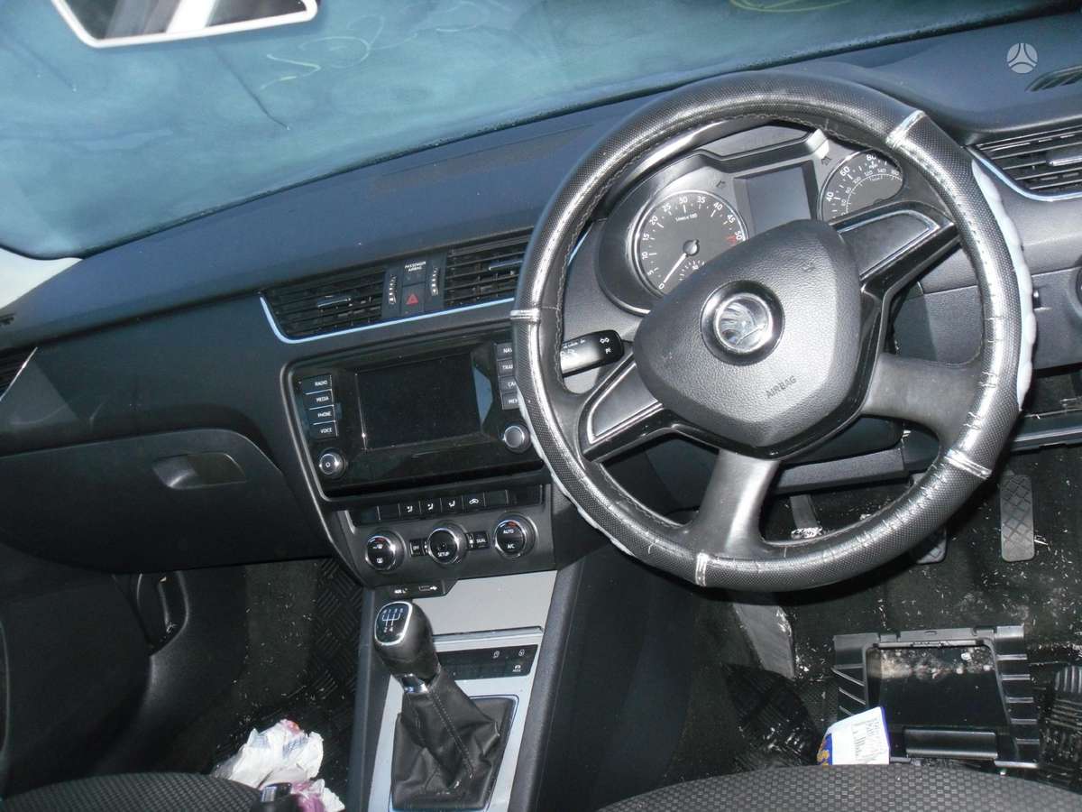 Skoda Octavia dalimis