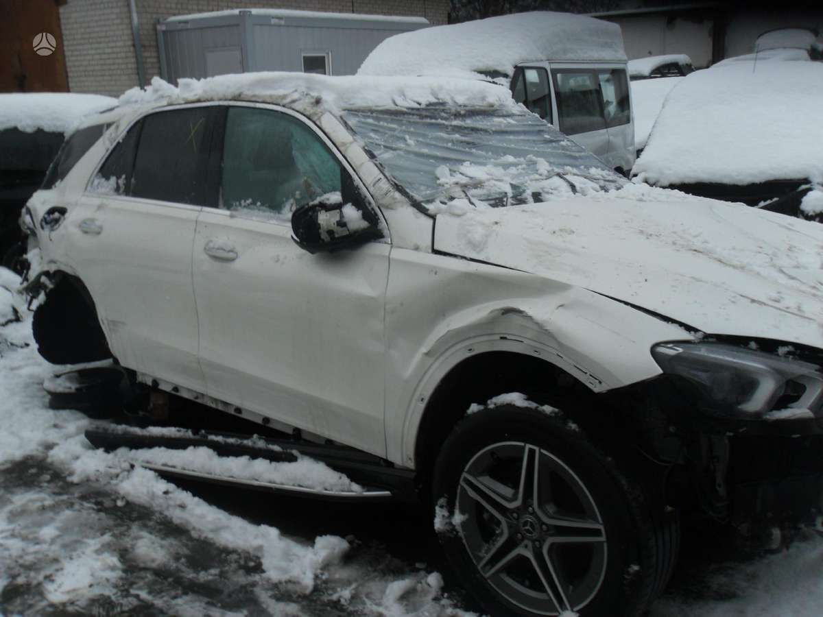 Mercedes-Benz GLE400 dalimis