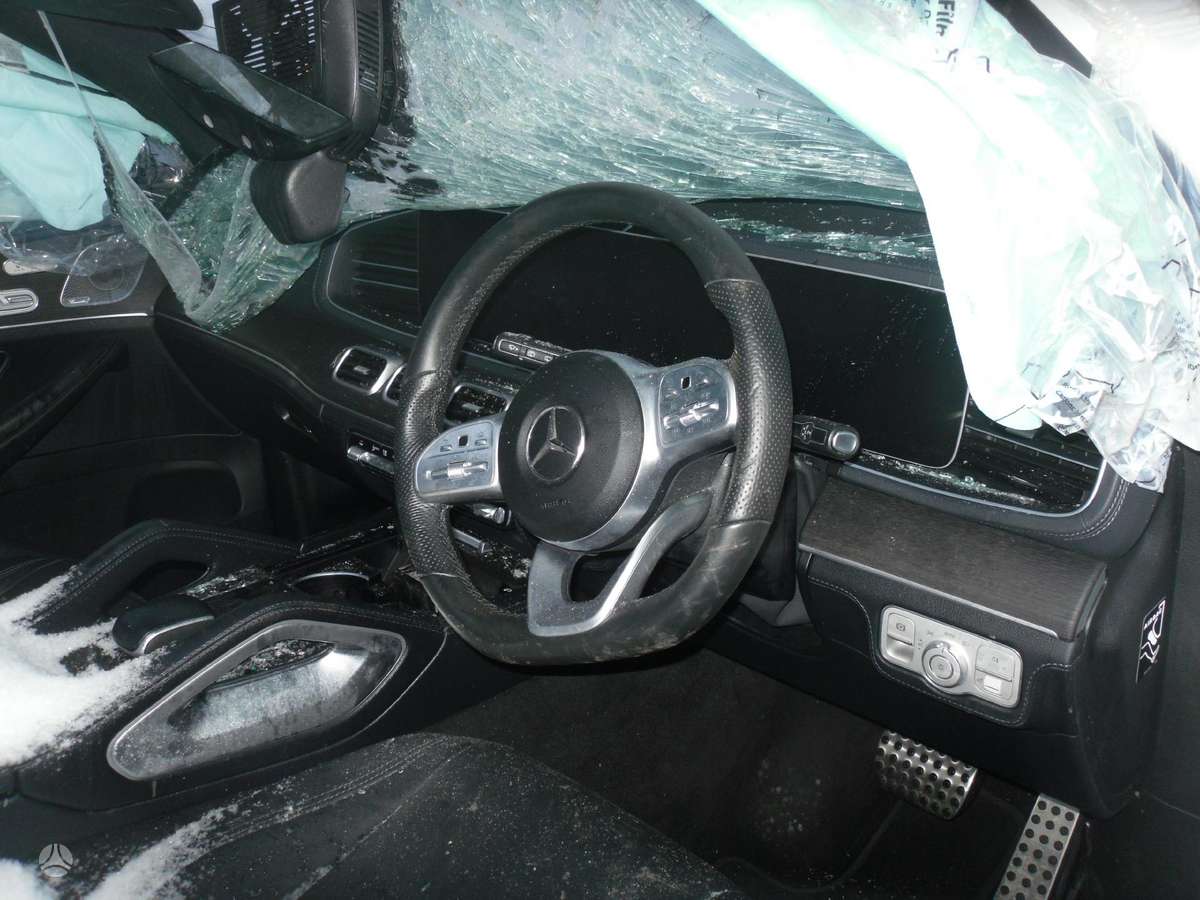 Mercedes-Benz GLE400 dalimis