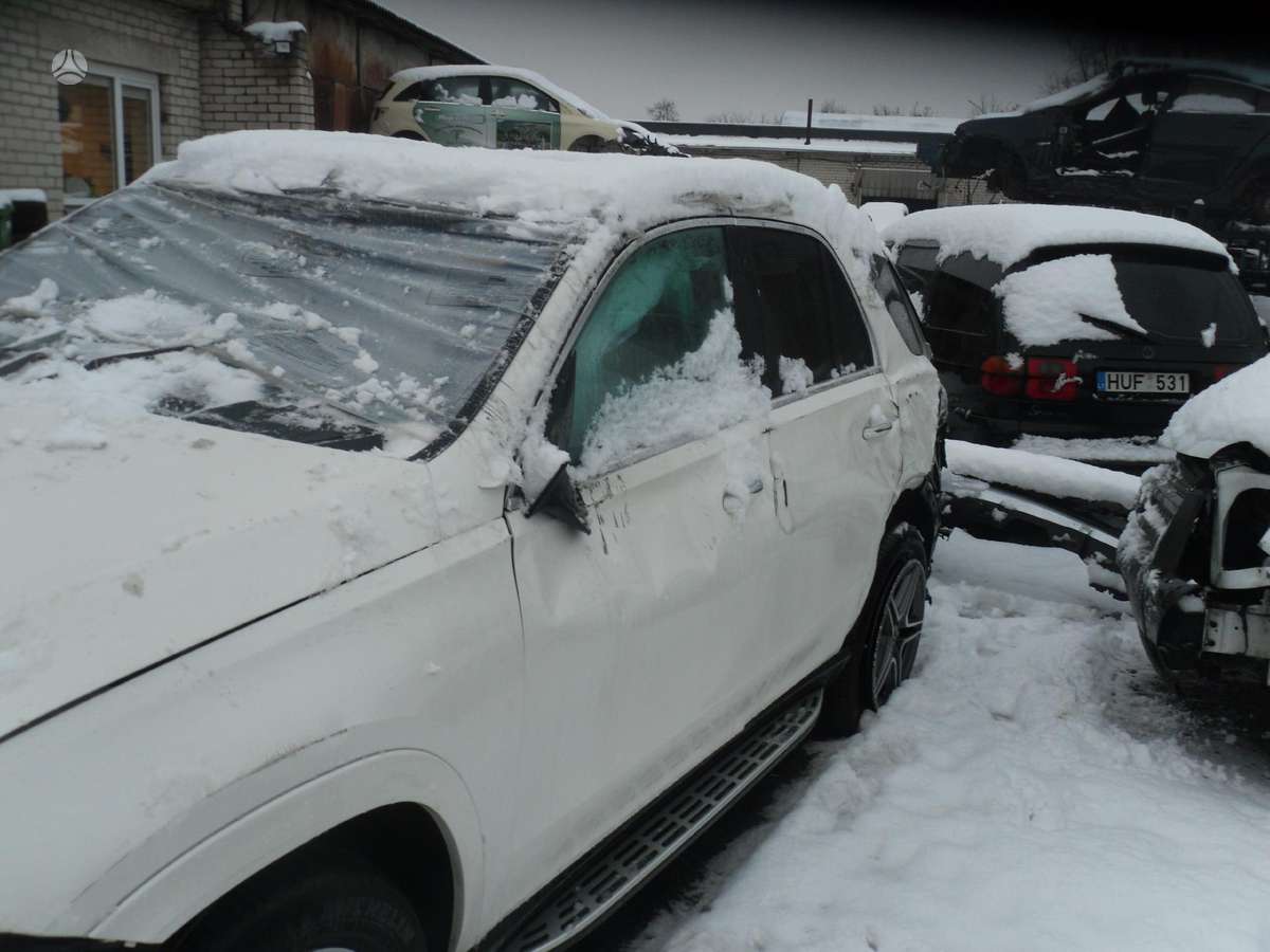 Mercedes-Benz GLE400 dalimis