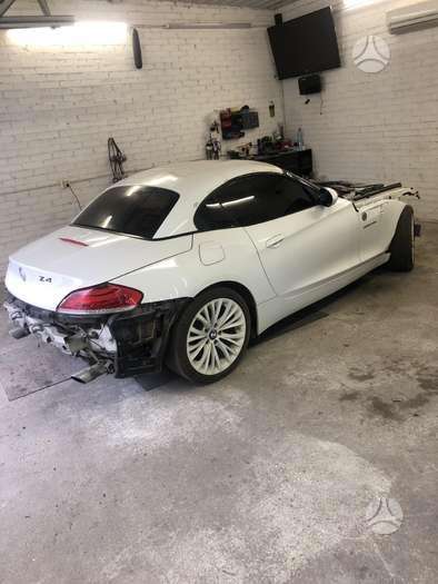 BMW Z4 dalimis. N54b30a