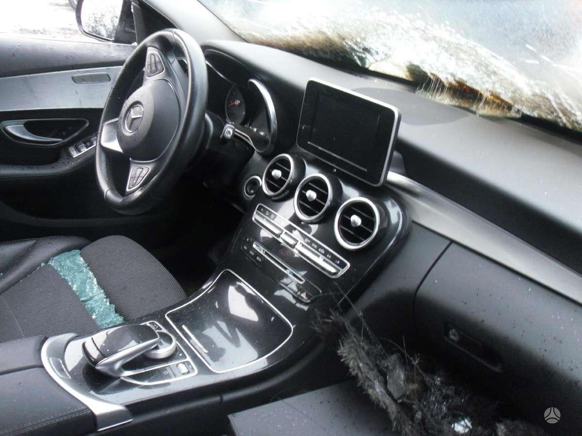 Mercedes-Benz C180 dalimis