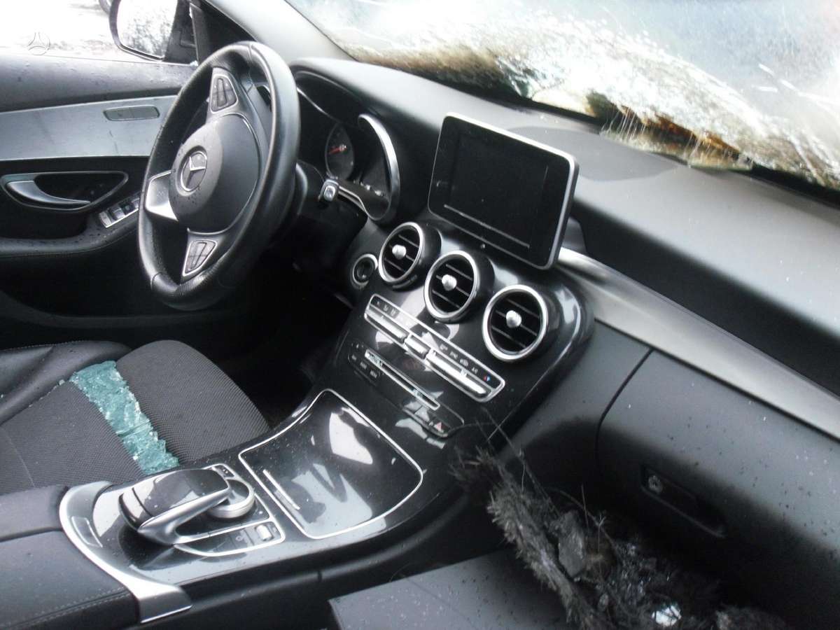 Mercedes-Benz C180 по частям