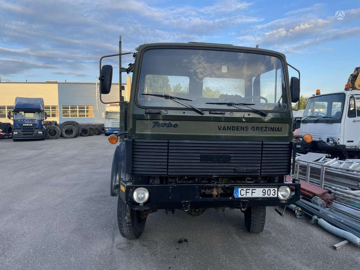 Iveco 10-16, bortiniai