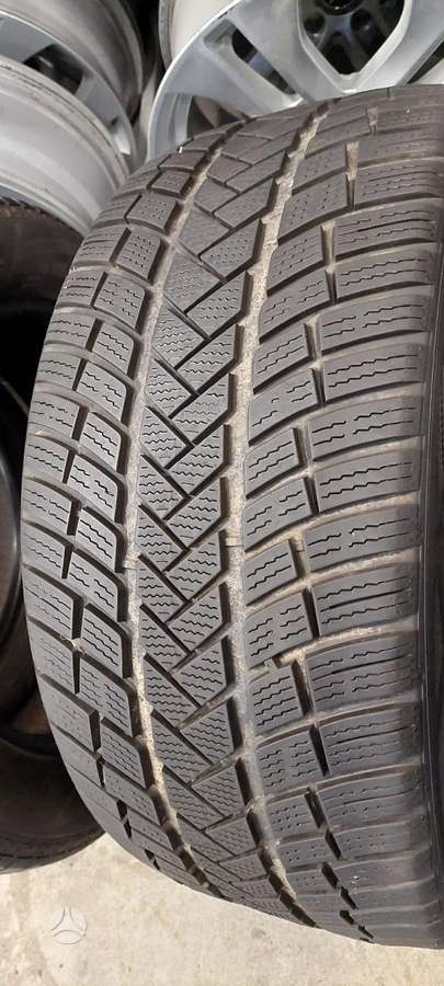 Vredestein, žieminės 235/40 R19