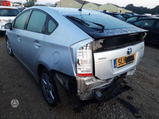 Toyota Prius по частям
