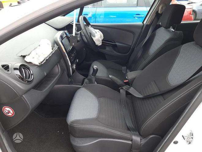 Renault Clio dalimis