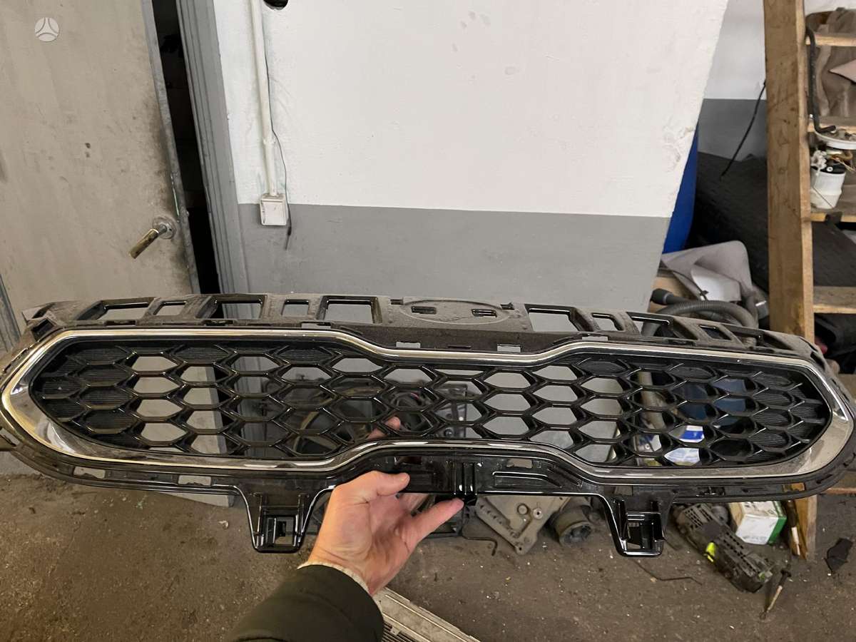 Kia Stinger fenders, lights, front grill