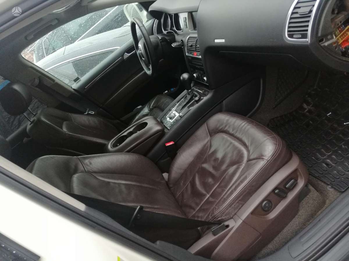 Audi Q7 Dalimis