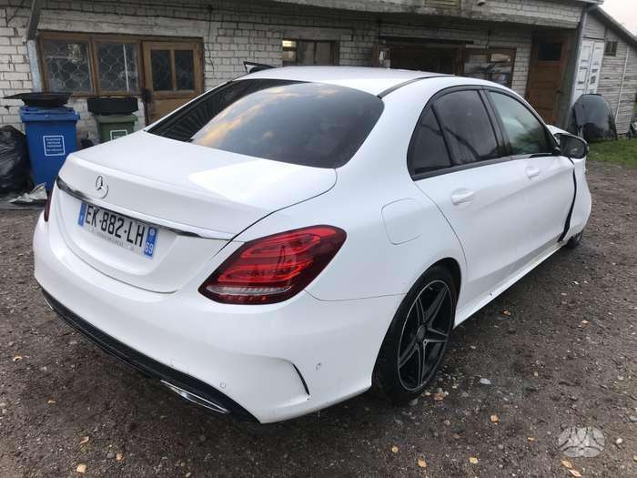 Mercedes-Benz C klasė Dalimis
