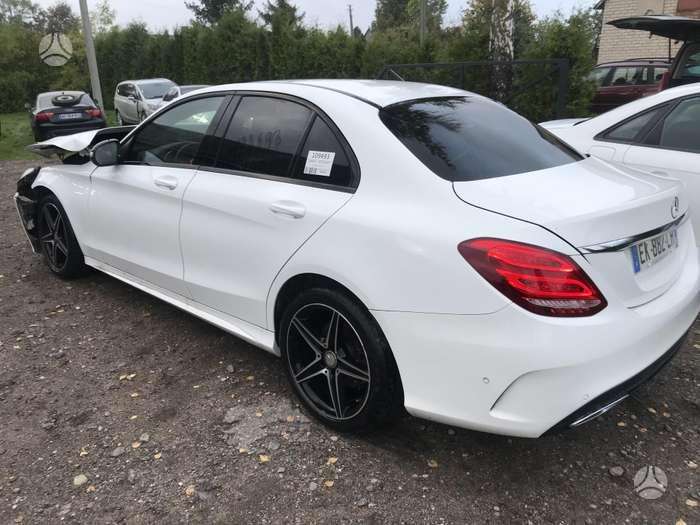 Mercedes-Benz C klasė Dalimis