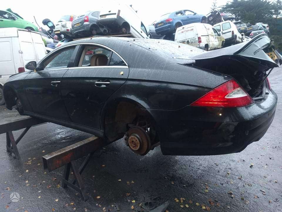 Mercedes-Benz CLS320 dalimis