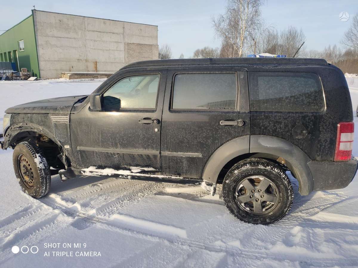 Dodge Nitro dalimis